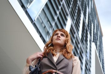 Het aandeel vrouwen aan de top van het Nederlandse bedrijfsleven blijft nog ver achter bij het wettelijk streefcijfer....